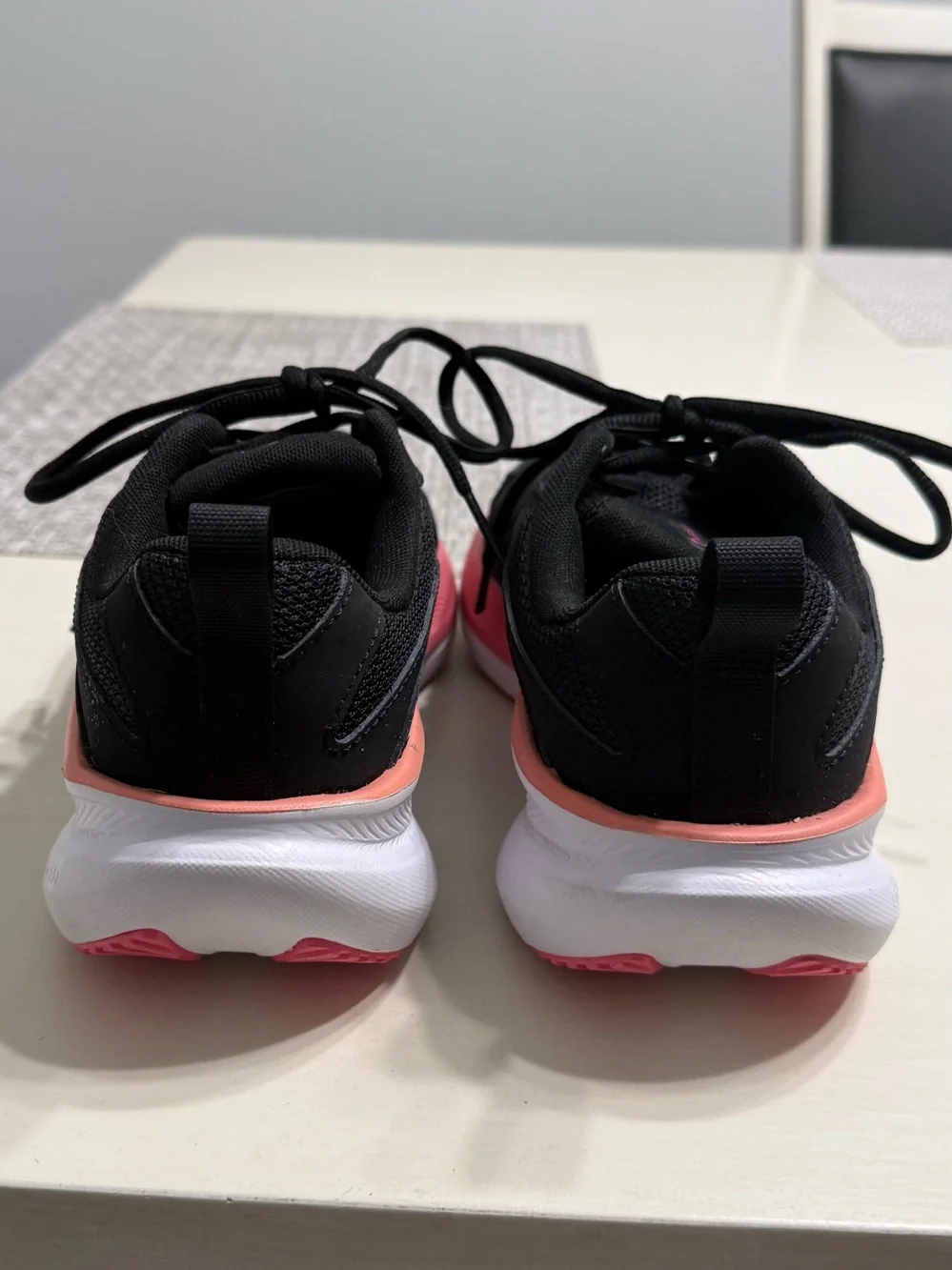 Under Armour Charged + Assert 11 Women's Running Sneaker Black & Pink Sz 8.5